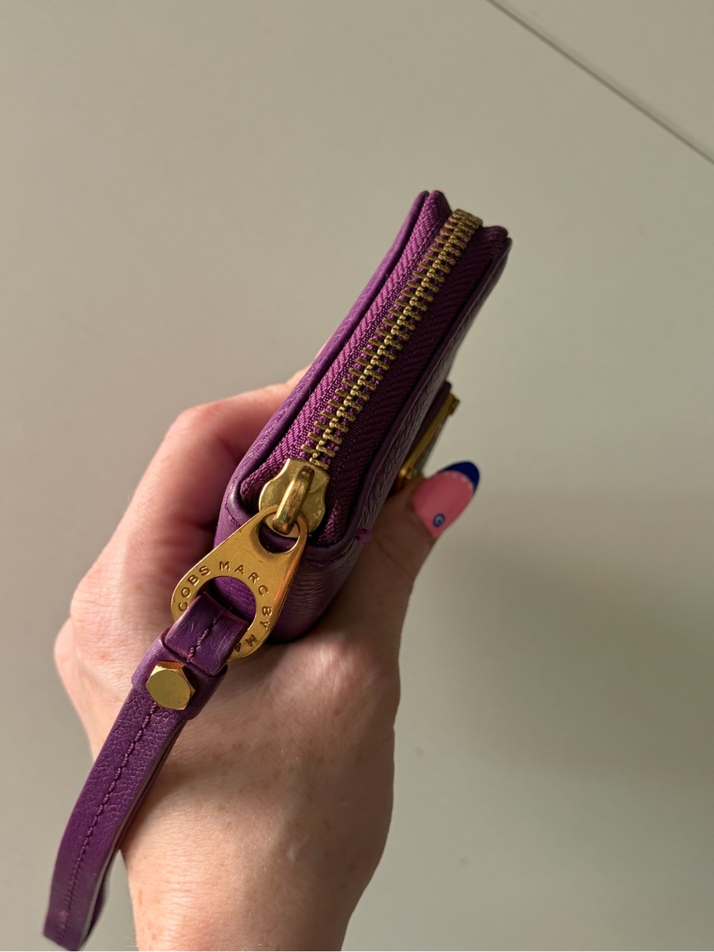 Marc by Marc Jacobs Purple Pebbled Leather Wallet with Gold Plaque - Picture 6 of 14